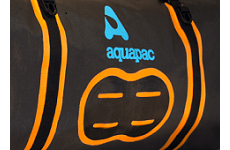 Крепежи для надёжной фиксации сумки-рюкзака Aquapac 701 в лодке